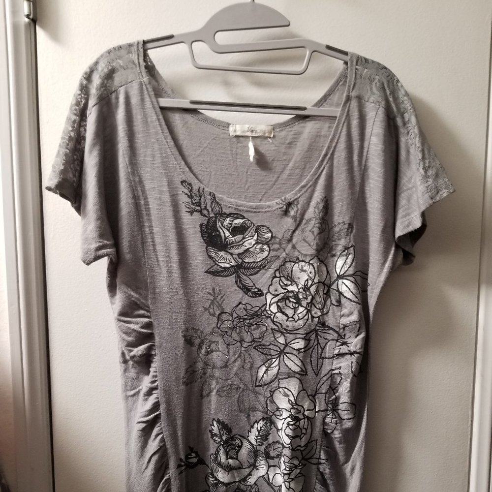 short sleeve scoop neck side rouching paneled top